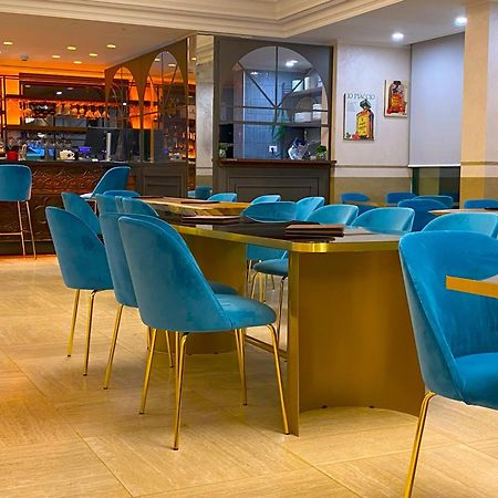 Just Hotel Саронно Экстерьер фото