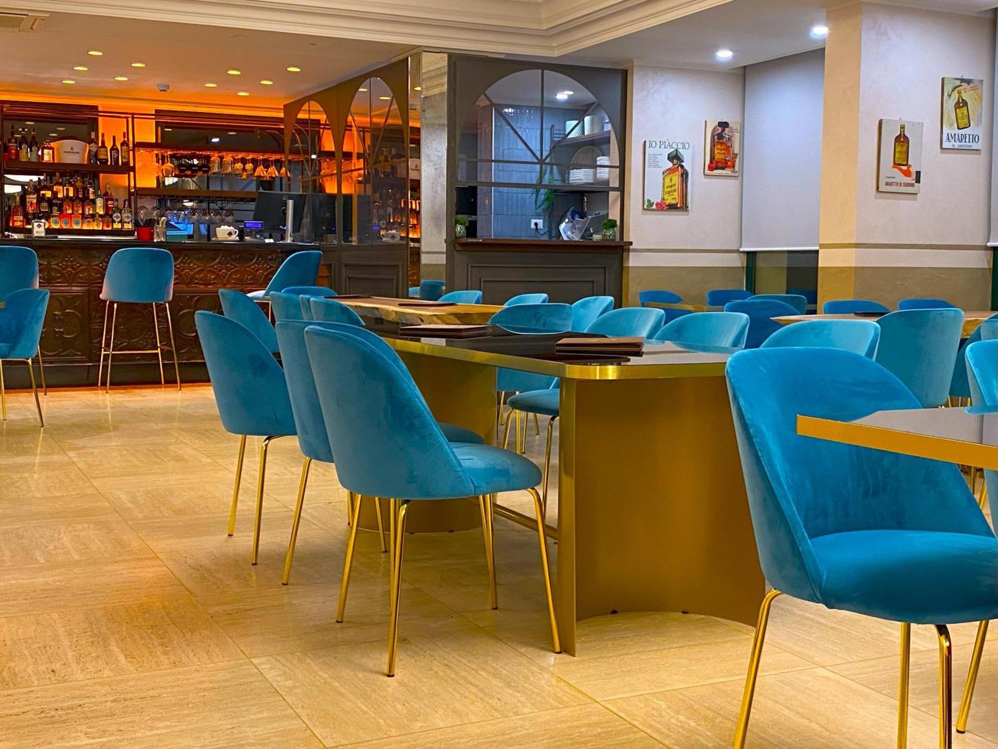 Just Hotel Саронно Экстерьер фото