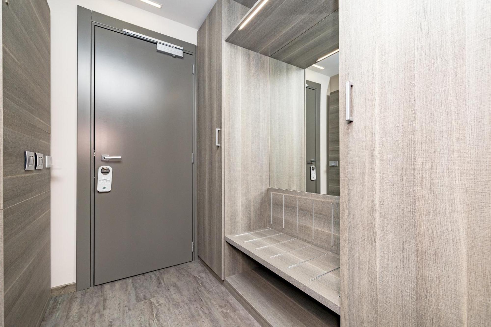 Just Hotel Саронно Экстерьер фото