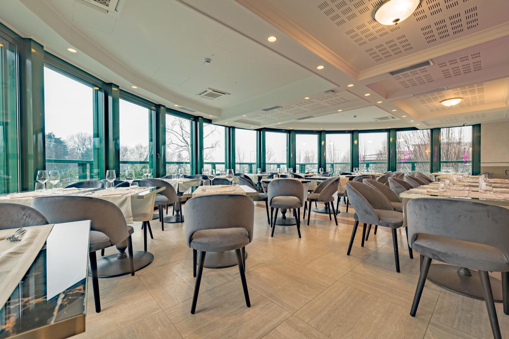 Just Hotel Саронно Экстерьер фото