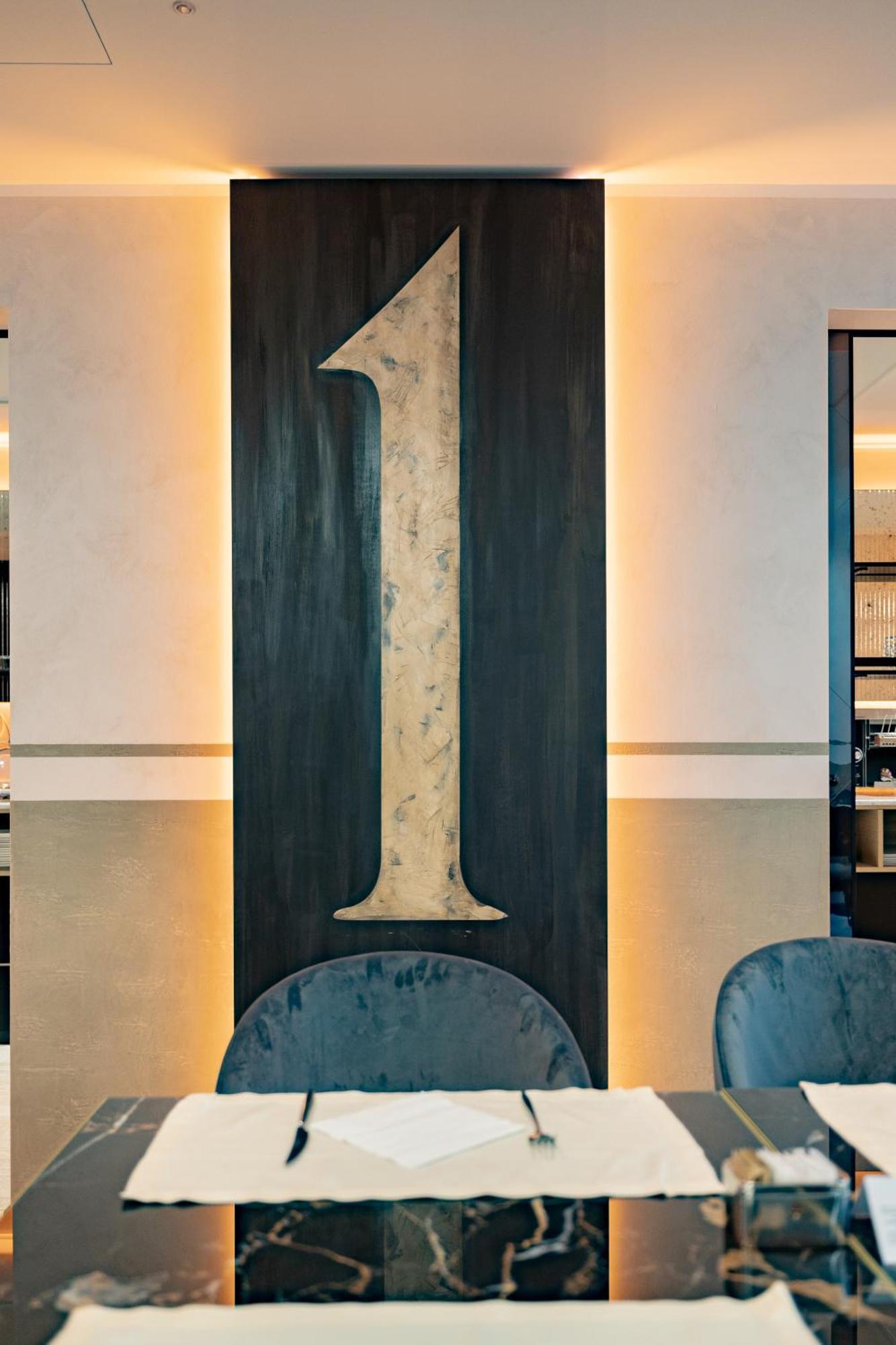Just Hotel Саронно Экстерьер фото