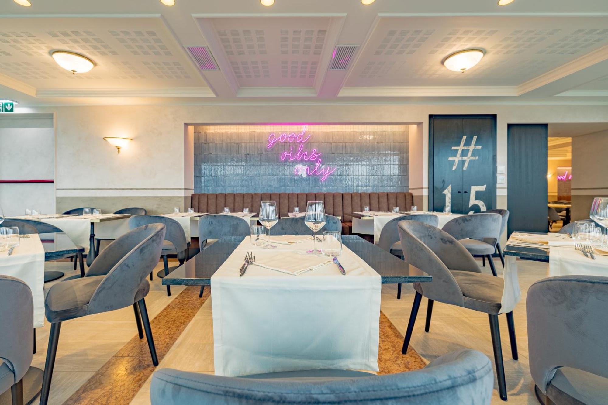 Just Hotel Саронно Экстерьер фото