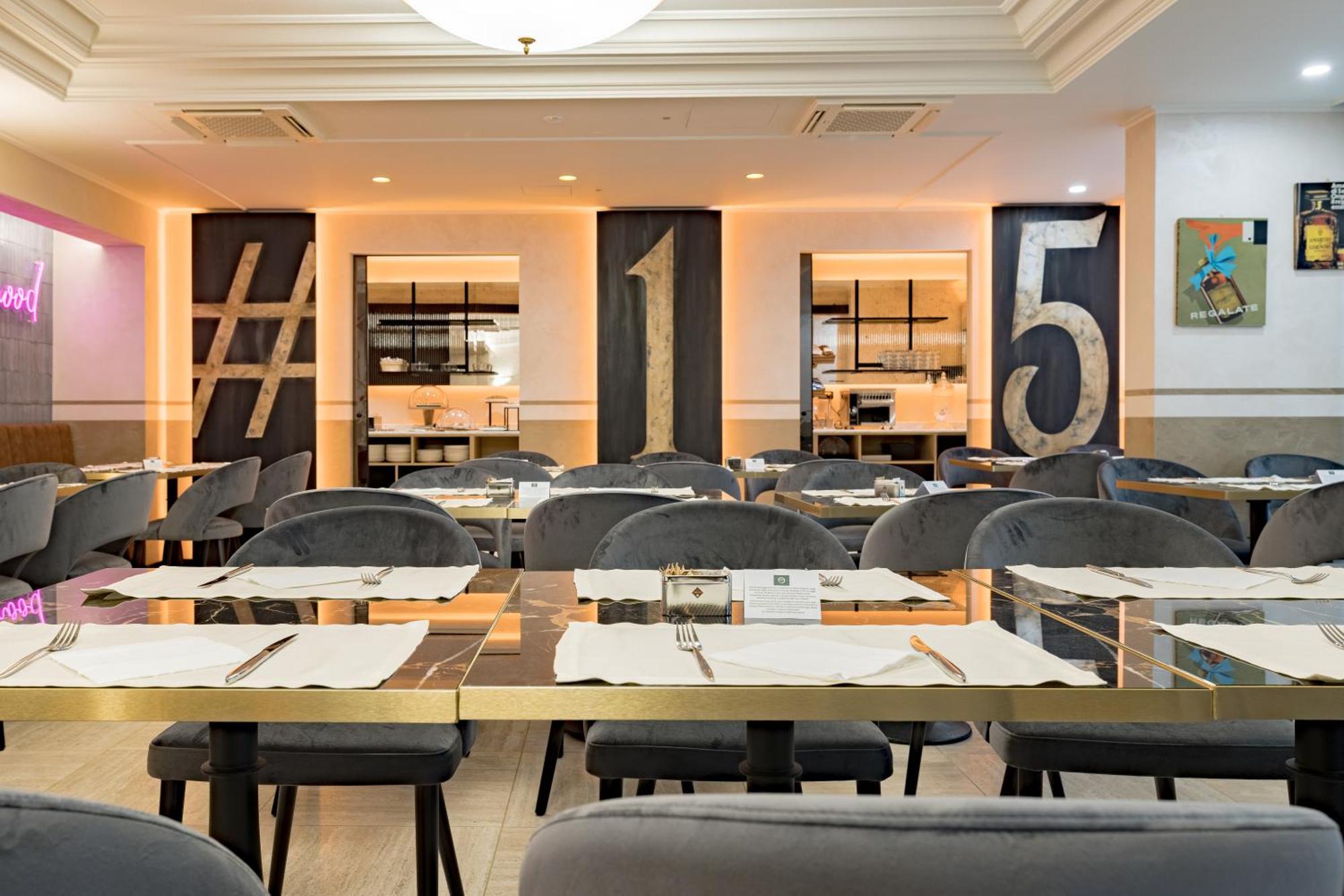 Just Hotel Саронно Экстерьер фото
